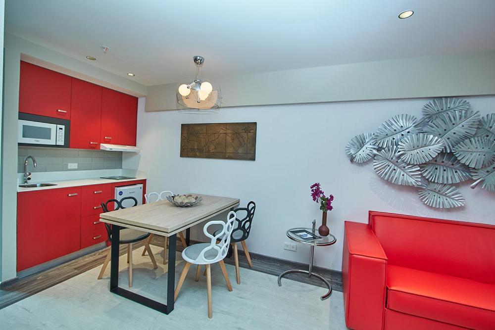 Gran Evenia Panama Hotel 外观 照片 A kitchen in a serviced apartment in Hong Kong