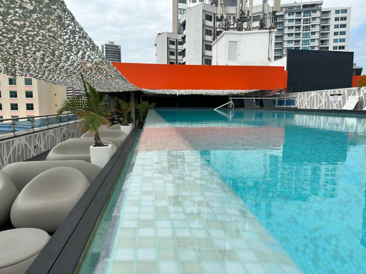Gran Evenia Panama Hotel 外观 照片 The rooftop pool at the hotel